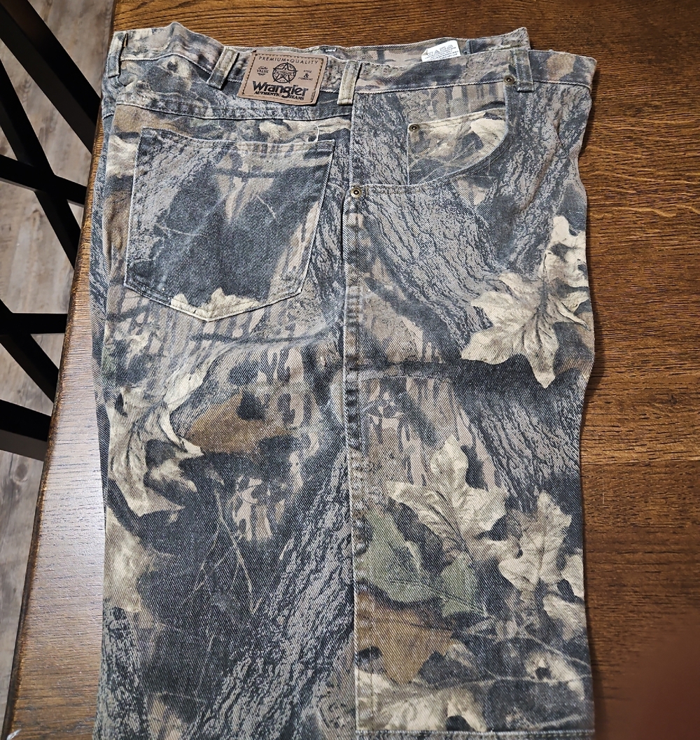 Wrangler Men's Camo Cargo Pants - Brown & Green